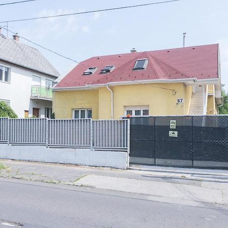 Hi-Bp Garden City Batsanyi Tiny House Near The City Train With Free Parking ブダペスト エクステリア 写真