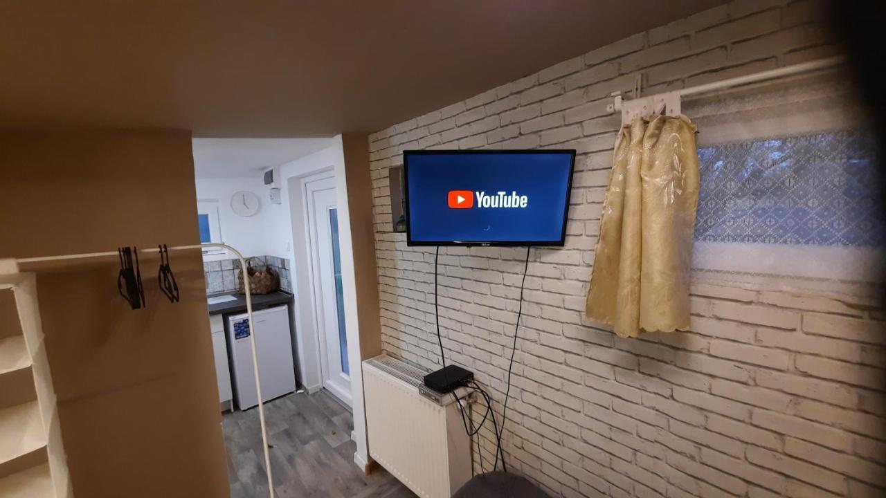 Hi-Bp Garden City Batsanyi Tiny House Near The City Train With Free Parking ブダペスト エクステリア 写真