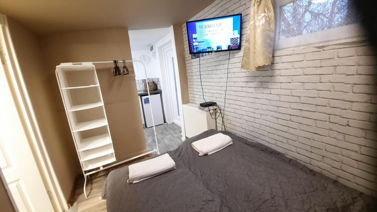 Hi-Bp Garden City Batsanyi Tiny House Near The City Train With Free Parking ブダペスト エクステリア 写真